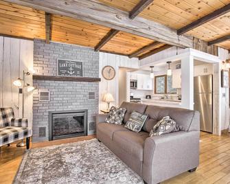 Lakefront Granby Escape with Private Dock and Kayaks! - Granby - Living room