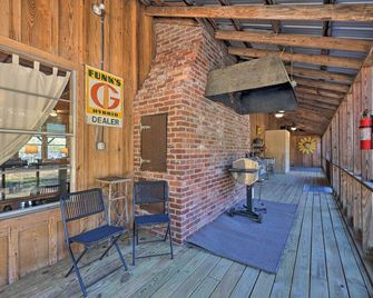 Waterfront Deck Home on Ouachita River! - Arkadelphia