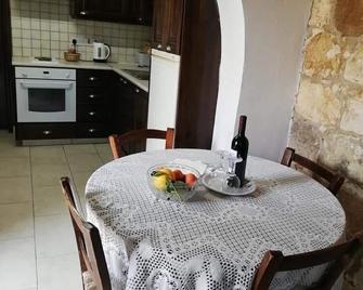 Loxandra Inn - Kathikas - Comedor