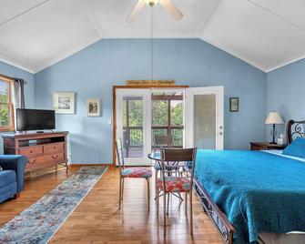 Riverfront Home with Beautiful Views of Tippecanoe River in Winamac, IN - Winamac - Bedroom