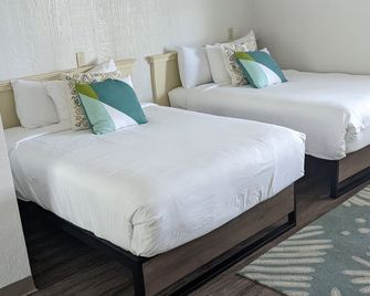 Queen's Court Inn - Saint Simons - Bedroom