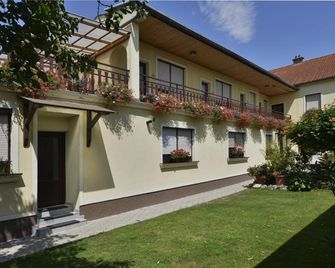 Blumenhof Wegleitner - Illmitz - Building