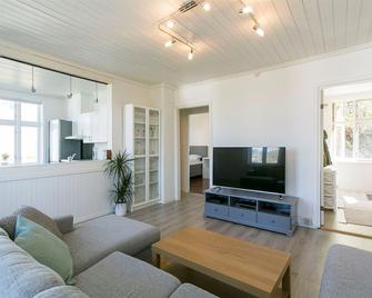 Bedroom for rent - 500 meters from Skien center - Skien - Olohuone