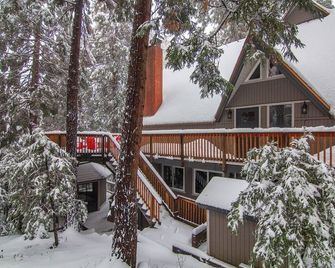 Designer Family Retreat! -Summer Fun - Lake Arrowhead - Edificio