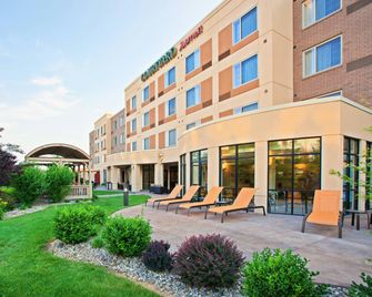 Courtyard by Marriott Louisville Northeast - Louisville - Edificio