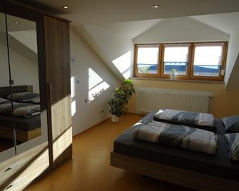 Ferienwohnung Hornauer - Roding - Schlafzimmer