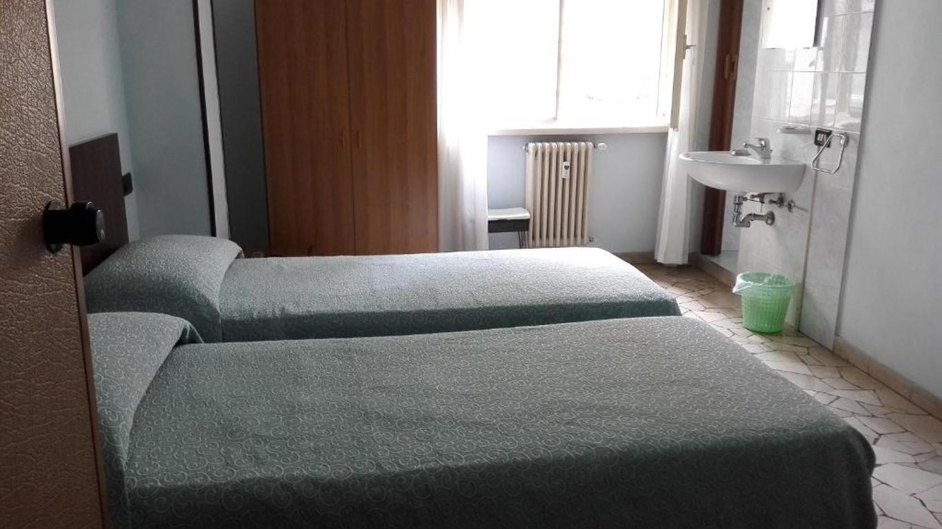 Hotel Mira
