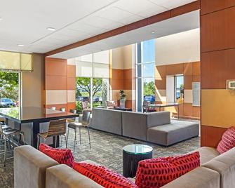 DoubleTree by Hilton Roseville Minneapolis - Roseville - Lounge