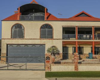 Family friendly luxury beach house. - Yanchep - Edificio