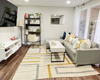 Welcome to \'The Happy Haven\'. Located in the heart of the city. - Falls Church - Living room
