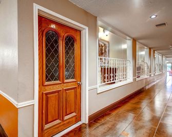 Orangewood Inn & Suites Midtown - Austin - Gang