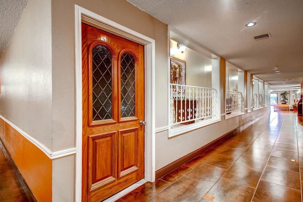 Orangewood Inn & Suites Midtown - אוסטין - מסדרון