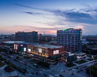 Holiday Inn Express Shanghai Tangzhen By IHG - Shanghai - Building