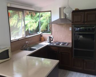 Marlborough Sounds relaxation with great views: close to Queen Charlotte walkway - Anakiwa - Cucina