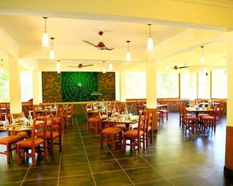 Hotel Savshanti Lake Resort - Saputara - Restaurant