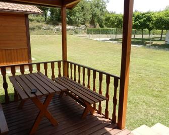 Camping Lluçanés - Olost - Patio