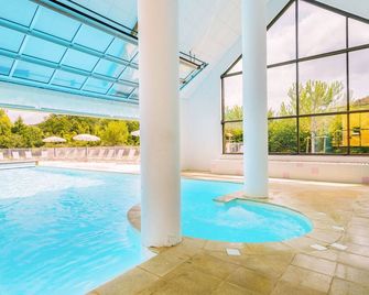 Cosy apartment in villa for 6 guests with WIFI, pool, TV, terrace and pets allowed - Montignac - Zwembad
