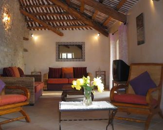 Traditional Provencal gite, offering quietness and serenity - Mazan - Huiskamer