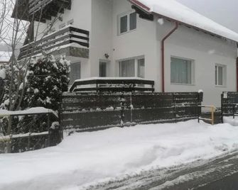 Miraj - Azuga - Building