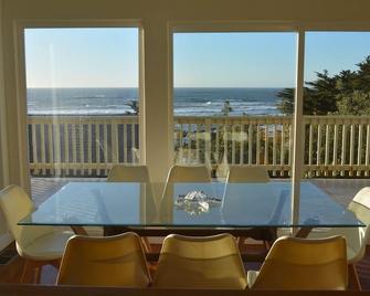 Oceanfront 5-bedroom vacation home just 25 minutes from San Francisco Bay - Moss Beach - Balcony
