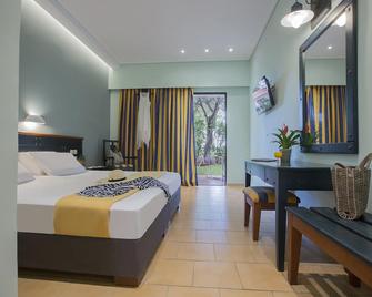 Golden Coast Hotel & Bungalows - Marathon - Bedroom