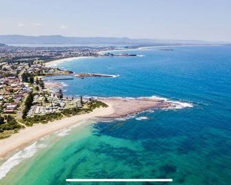 Modern Beach Getaway - Shellharbour - Beach