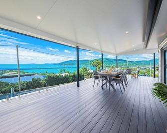 Airlie Blue On Blue - Airlie Beach - Balcon