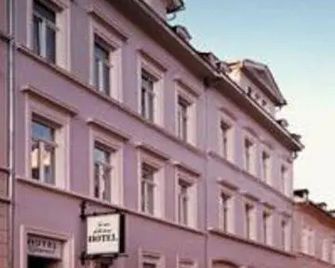 Das Kleine Hotel in ruhiger Stadtlage - Wiesbaden - Building