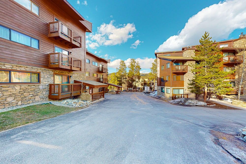 Pine Ridge Condos - ברקנרידג' - בניין