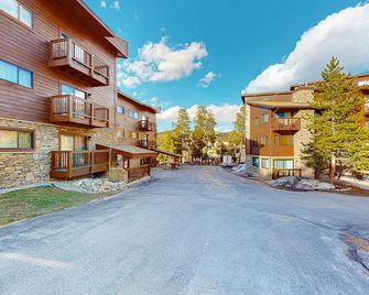 Pine Ridge Condos - ברקנרידג' - בניין