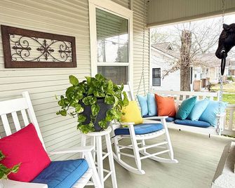 Historic, Downtown, Private Entrance and Bath - Brenham - Terasa