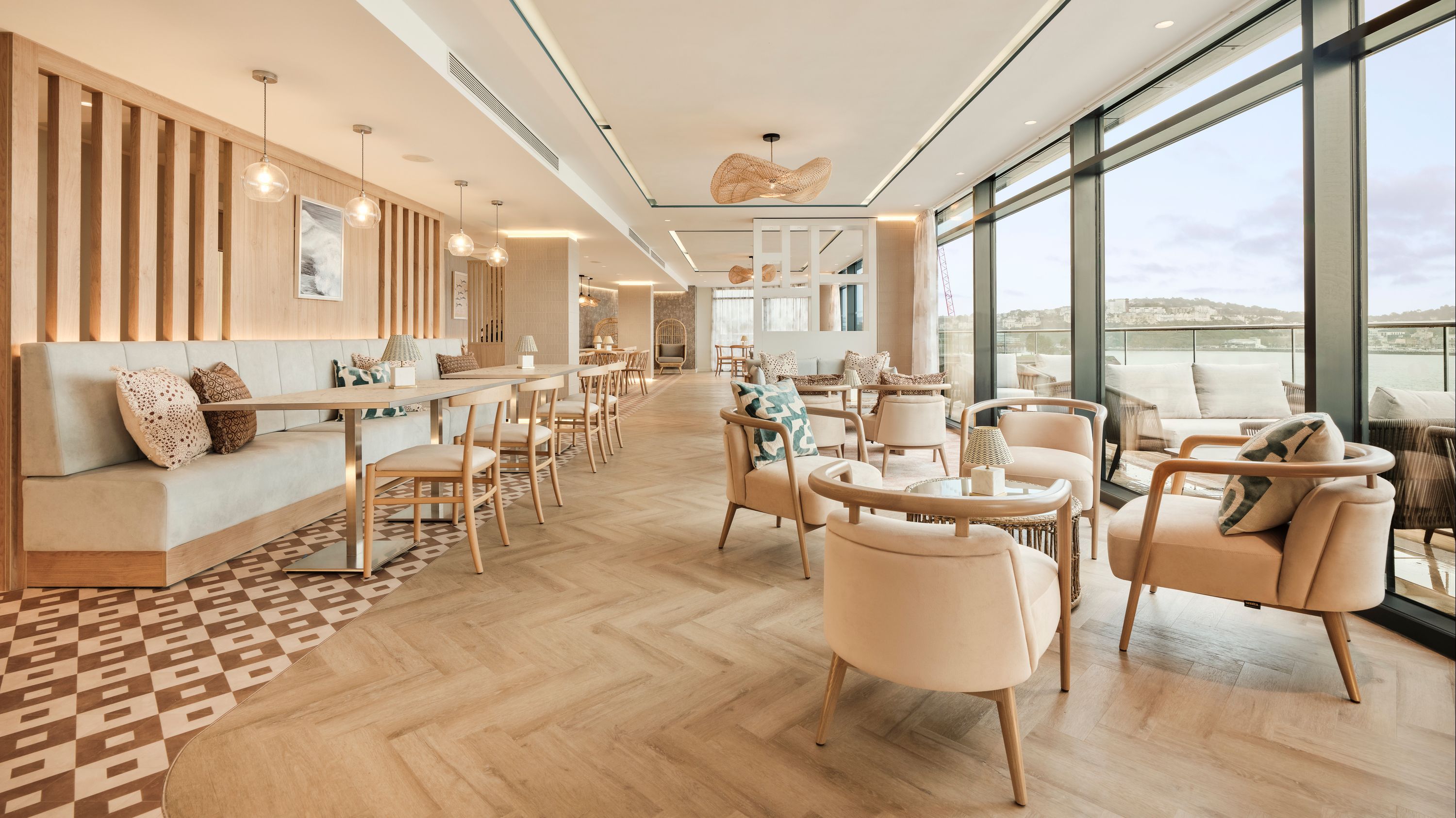 Hotel Indigo Torquay by IHG - טורקי - בר