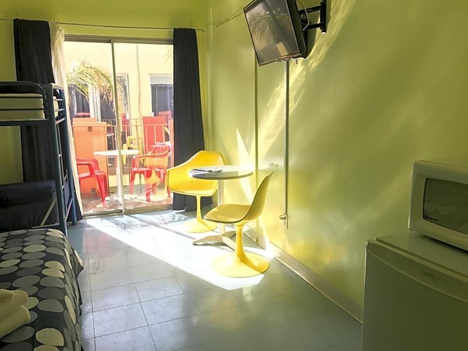 Banana Bungalow West Hollywood Hotel & Hostel