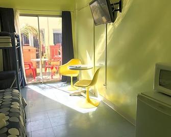 Banana Bungalow West Hollywood Hotel & Hostel - West Hollywood
