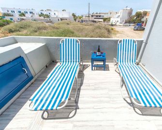 Lunar Seaside Hotel - Perissa - Balcón