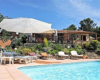 Charming guest room \'Cezanne\'/large swimming pool heated by solar panels - Gréasque - Piscina