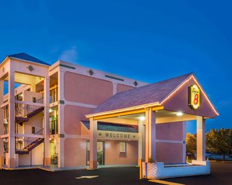 Super 8 by Wyndham Ashland/Richmond - Ashland - Building