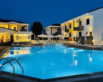 Acrotel Lily Ann Village - ניקיטי - בריכה