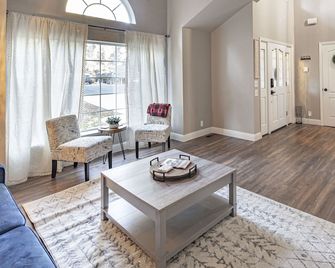 Luxury Twain Harte Home - Central A/C+Heat Amenities & Game Room - Close to Snow - Twain Harte - Huiskamer