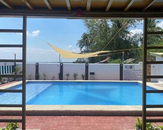 Olana Bed And Breakfast - Lingayen - Piscina