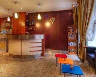 Hotel de Paris Opera - פריז - דלפק קבלה