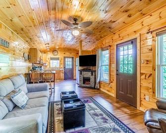The Leyland Little Cabin - Whittier - Living room