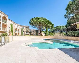 Studio Caesar Domus-2 by Interhome - Saint-Tropez - Svømmebasseng