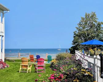 Bay Breeze Resort - Ephraim - Binnenhof
