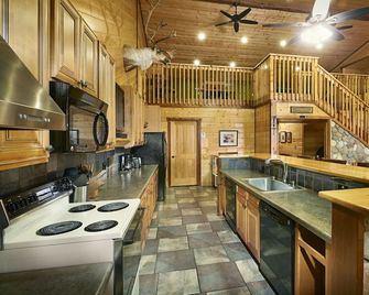 Gather Your Group at the Bunkhouse! - Port Washington - Kitchen