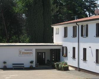 Hotel Emaus - Novigrad - Building