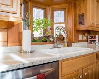 A Sauratown Mountain Getaway - Pinnacle - Kitchen