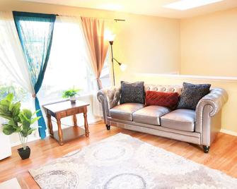 Nice Cozy House -W Fenced Yard - Bothell - Ruang tamu