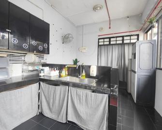 Urban Hostel - Singapore - Front desk