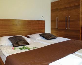 Beautiful Home in Lasko With Wifi and 1 Bedrooms - Laško - Camera da letto